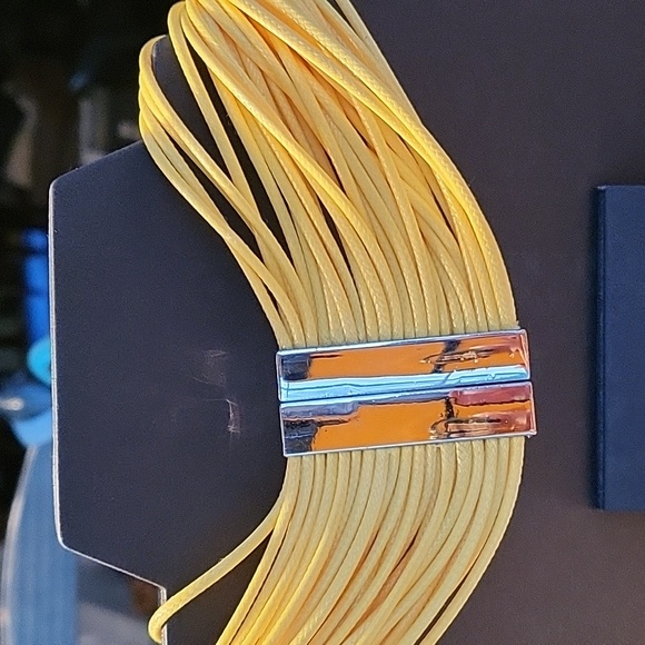 Yellow multistrand necklace - Picture 3 of 3